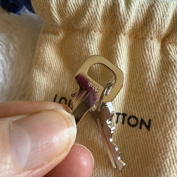 Louis Vuitton Keys #448 - Picture 4 of 4
